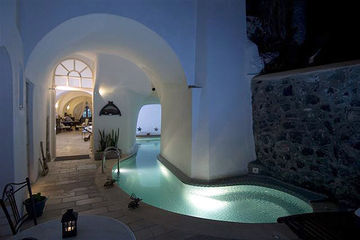 Nefeles Luxury Suites - Santorini | Thira hotel