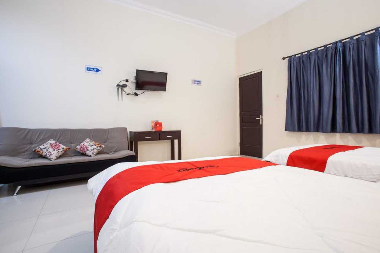 RedDoorz near Alun Alun Bangil - Pasuruan โรงแรม