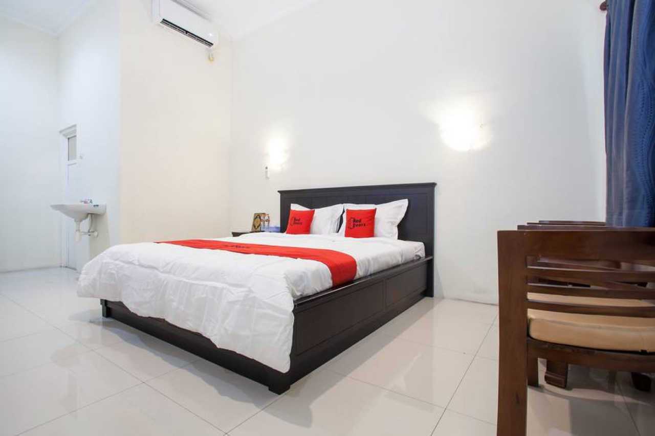 RedDoorz near Alun Alun Bangil - Pasuruan โรงแรม