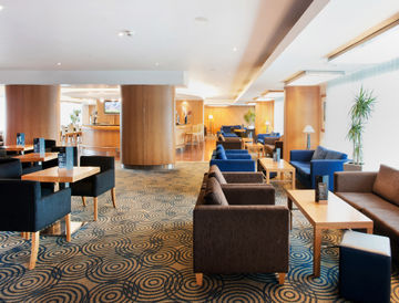 Ramada Hotel & Suites Excel - London โรงแรม