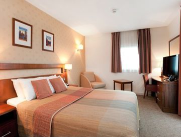 Ramada Hotel & Suites Excel - London โรงแรม