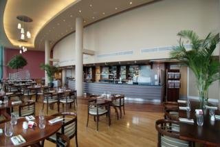 Ramada Hotel & Suites Excel - London โรงแรม