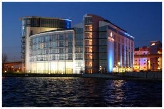 Ramada Hotel & Suites Excel - London โรงแรม