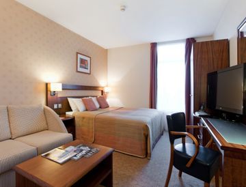 Ramada Hotel & Suites Excel - London โรงแรม