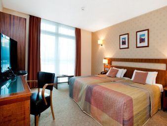 Ramada Hotel & Suites Excel - London โรงแรม