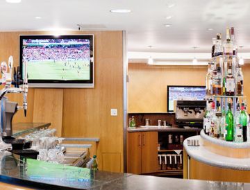 Ramada Hotel & Suites Excel - London โรงแรม