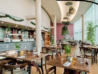 Ramada Hotel & Suites Excel - London โรงแรม