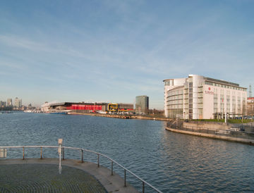 Ramada Hotel & Suites Excel - London โรงแรม