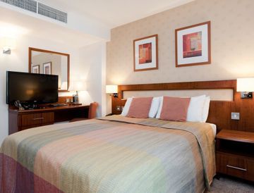 Ramada Hotel & Suites Excel - London โรงแรม