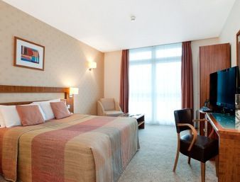 Ramada Hotel & Suites Excel - London โรงแรม