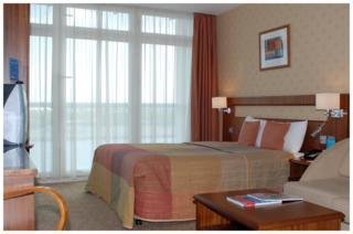Ramada Hotel & Suites Excel - London โรงแรม