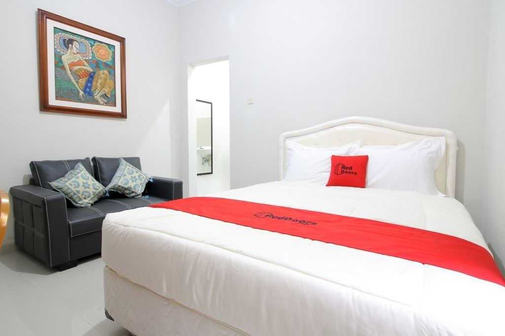 RedDoorz Plus near STIE YKPN - Yogyakarta hotel