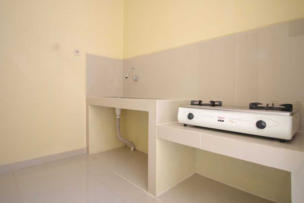 RedDoorz Plus near STIE YKPN - Yogyakarta hotel