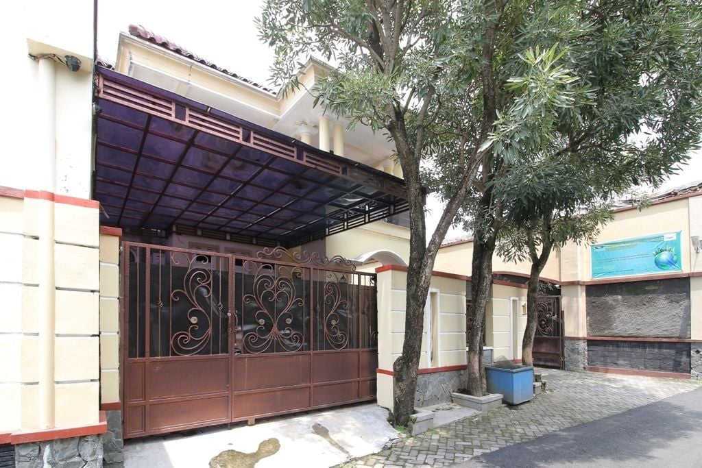RedDoorz Plus near STIE YKPN - Yogyakarta hotel
