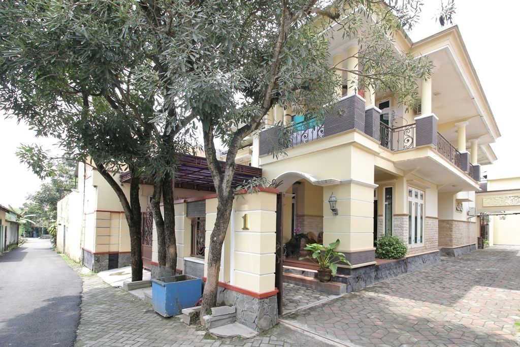 RedDoorz Plus near STIE YKPN - Yogyakarta hotel