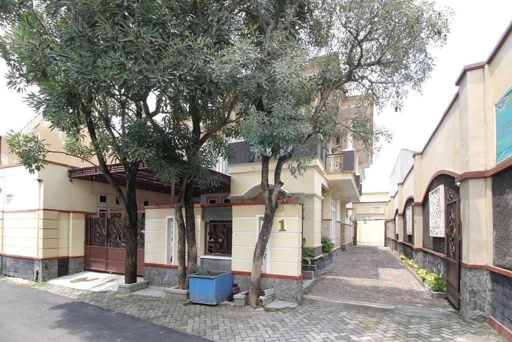 RedDoorz Plus near STIE YKPN - Yogyakarta hotel