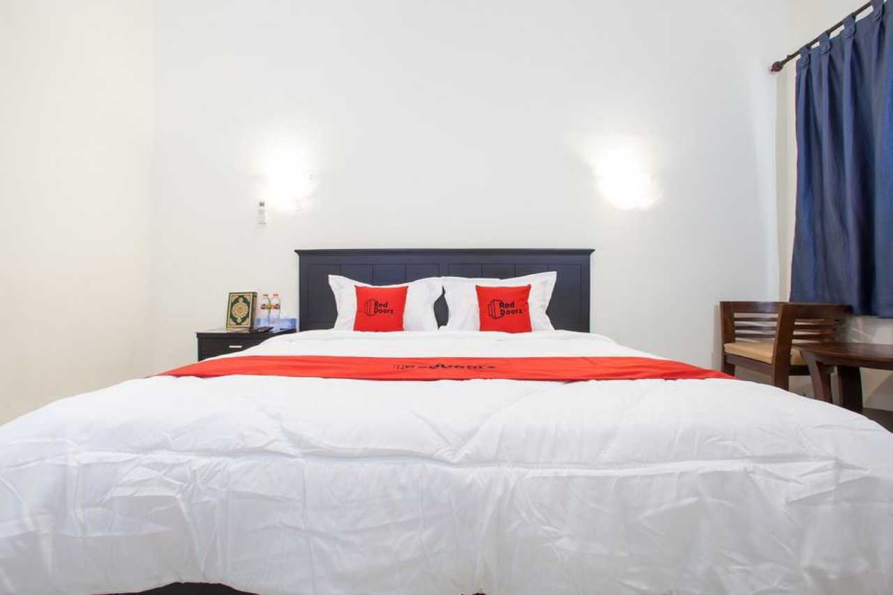RedDoorz near Alun Alun Bangil - Pasuruan โรงแรม