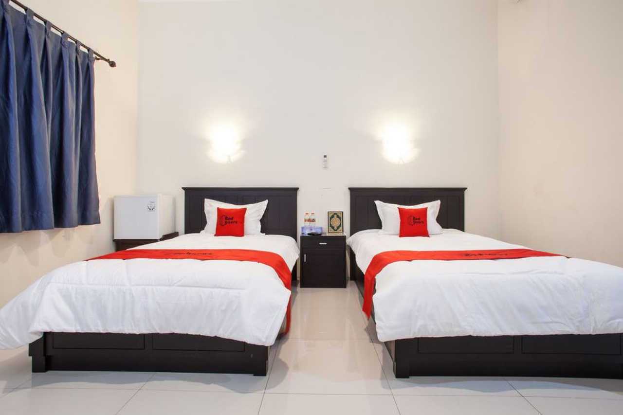 RedDoorz near Alun Alun Bangil - Pasuruan โรงแรม