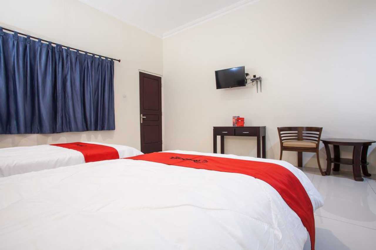 RedDoorz near Alun Alun Bangil - Pasuruan โรงแรม