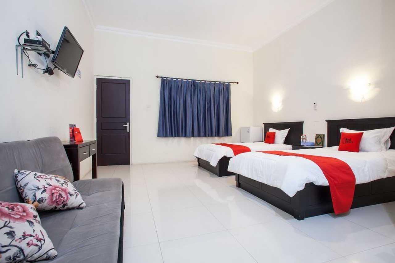 RedDoorz near Alun Alun Bangil - Pasuruan โรงแรม