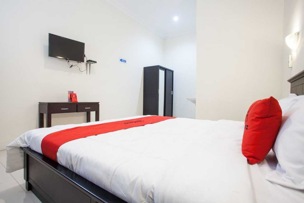 RedDoorz near Alun Alun Bangil - Pasuruan โรงแรม