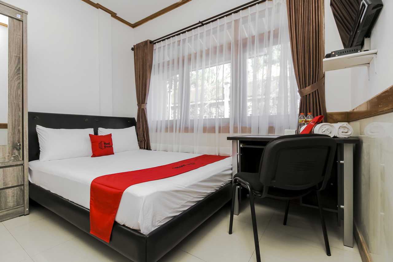 Reddoorz Plus Near Politeknik Negeri Bandung - Bandung hotel