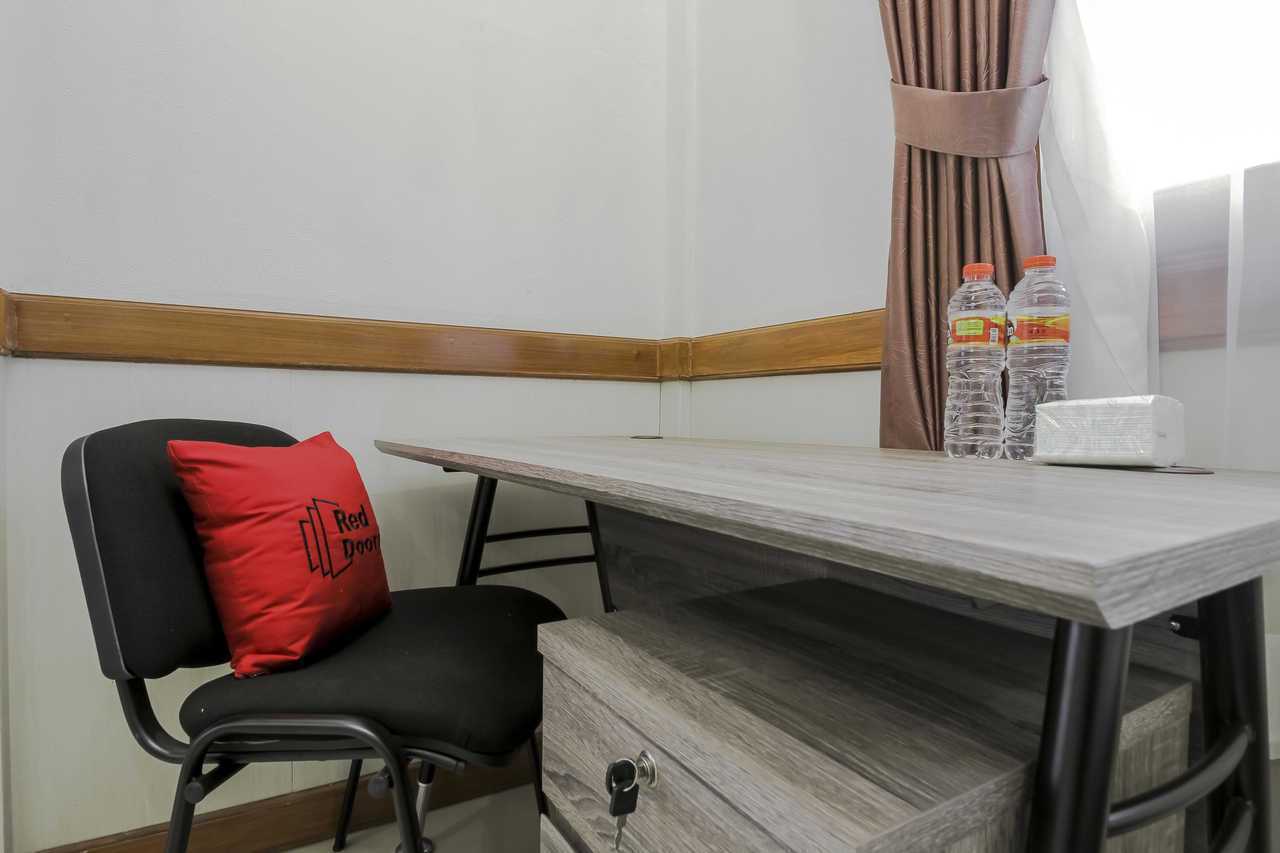 Reddoorz Plus Near Politeknik Negeri Bandung - Bandung hotel