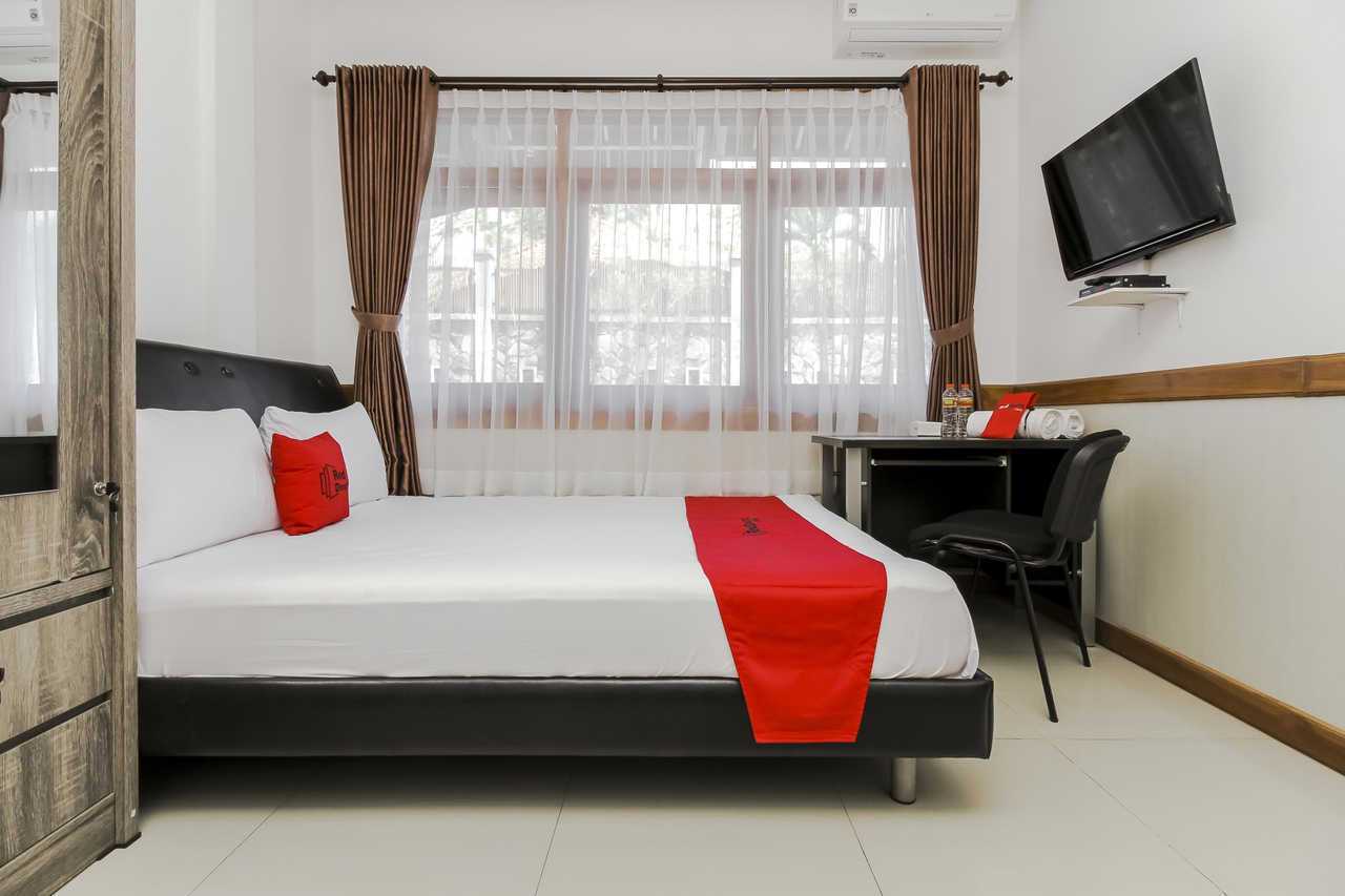 Reddoorz Plus Near Politeknik Negeri Bandung - Bandung hotel