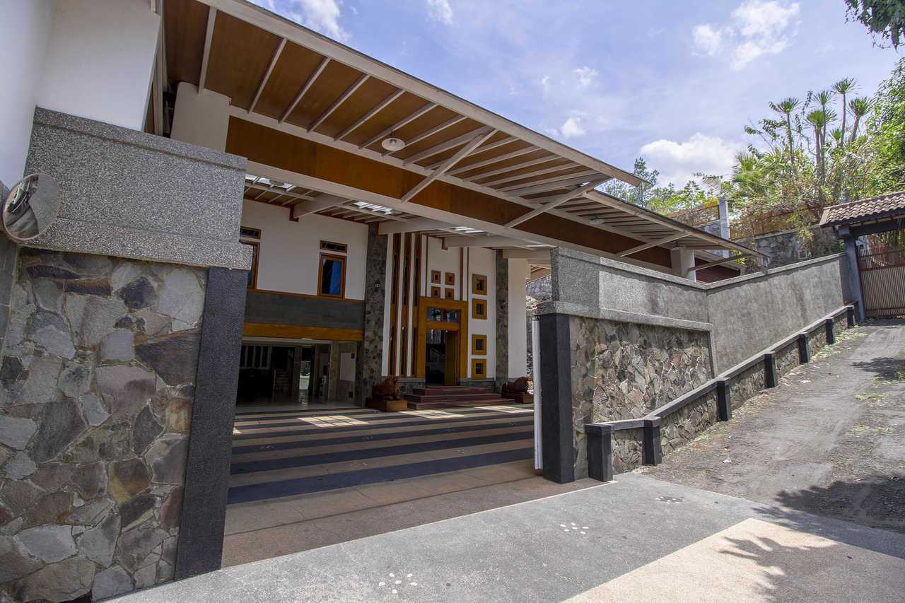 Reddoorz Plus Near Politeknik Negeri Bandung - Bandung hotel