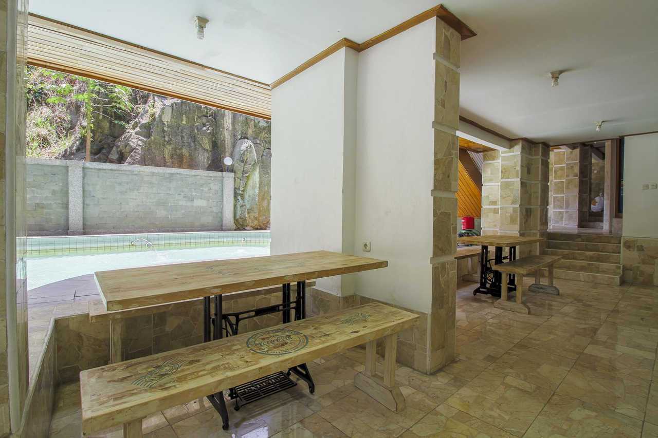Reddoorz Plus Near Politeknik Negeri Bandung - Bandung hotel