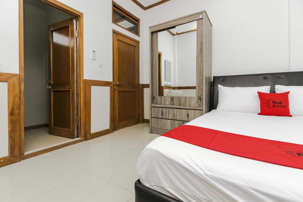 Reddoorz Plus Near Politeknik Negeri Bandung - Bandung hotel