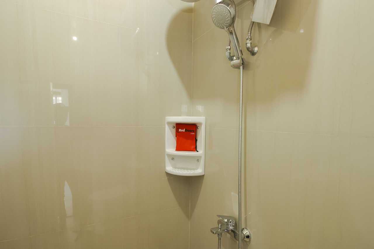 Reddoorz Plus Near Politeknik Negeri Bandung - Bandung hotel