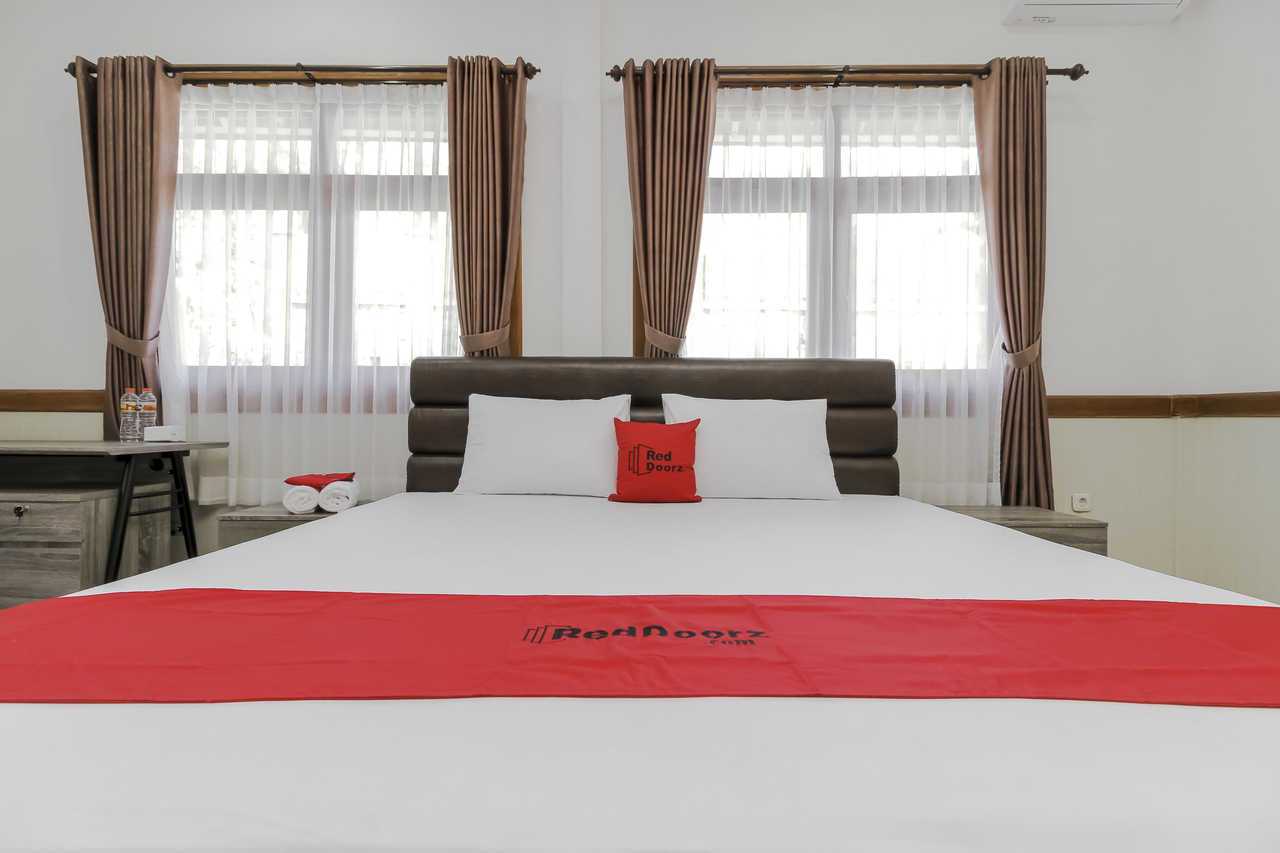 Reddoorz Plus Near Politeknik Negeri Bandung - Bandung hotel