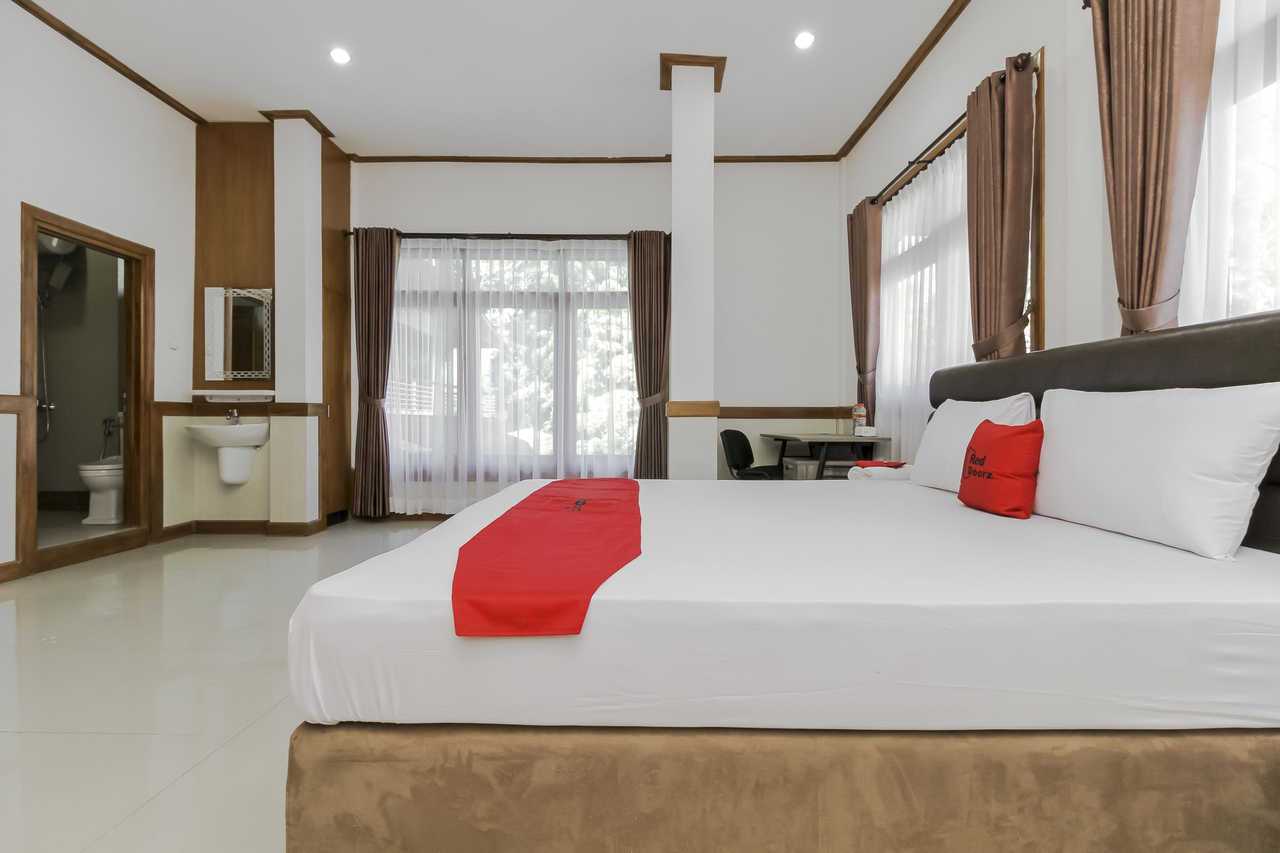 Reddoorz Plus Near Politeknik Negeri Bandung - Bandung hotel