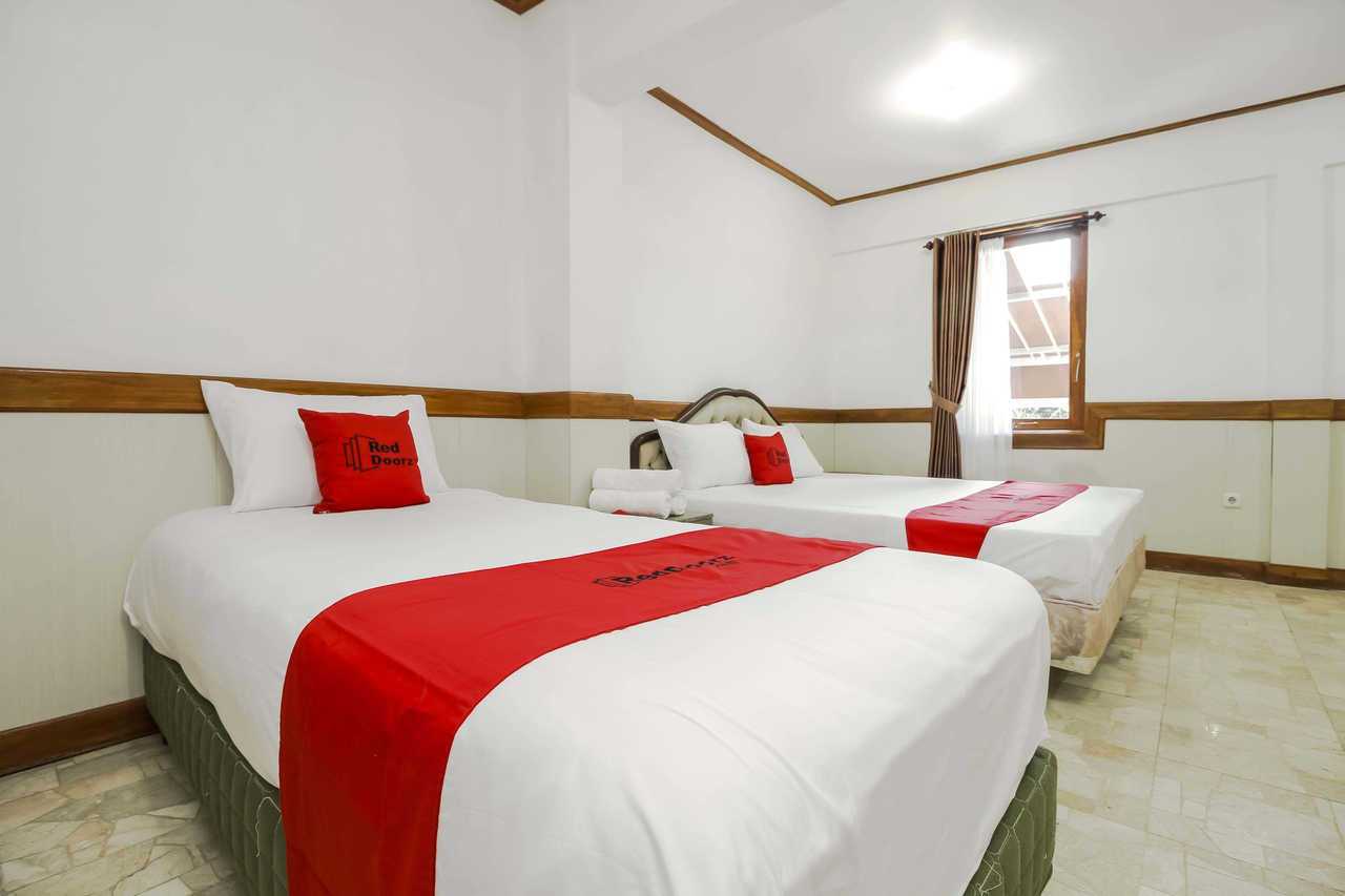Reddoorz Plus Near Politeknik Negeri Bandung - Bandung hotel