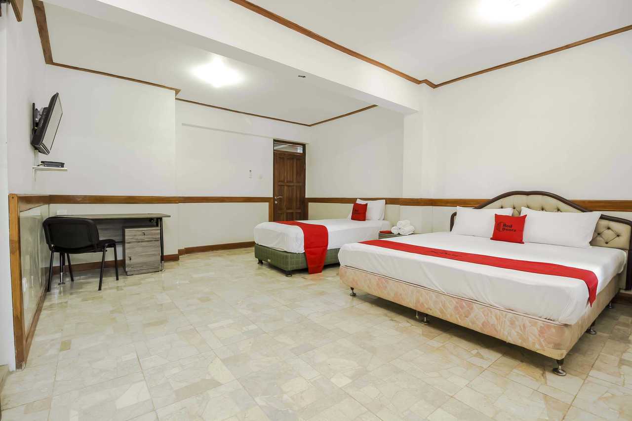 Reddoorz Plus Near Politeknik Negeri Bandung - Bandung hotel