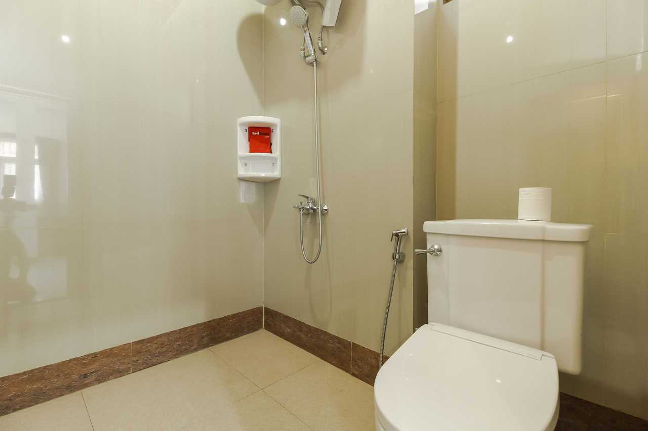 Reddoorz Plus Near Politeknik Negeri Bandung - Bandung hotel
