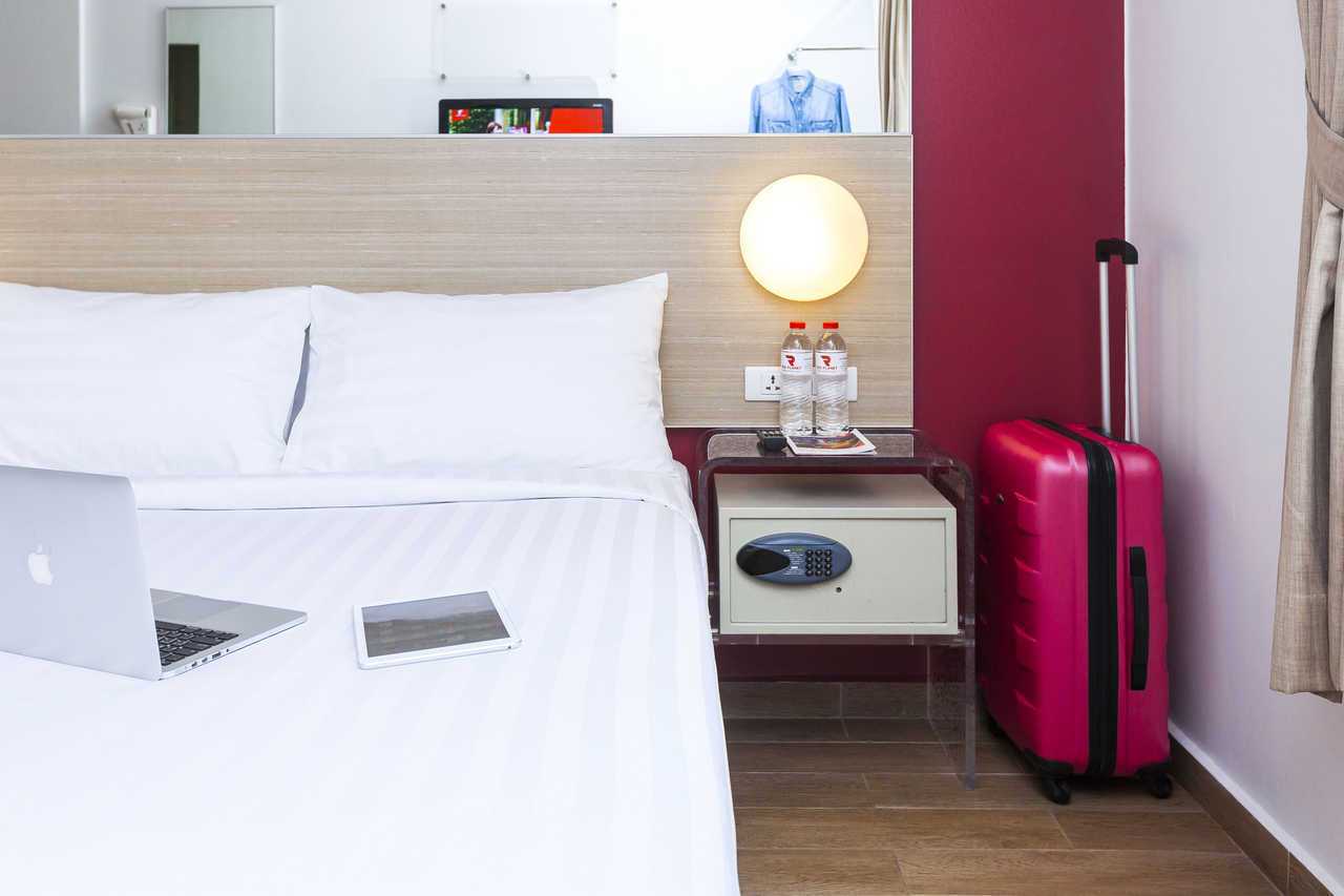 Red Planet Solo - Solo | Surakarta โรงแรม