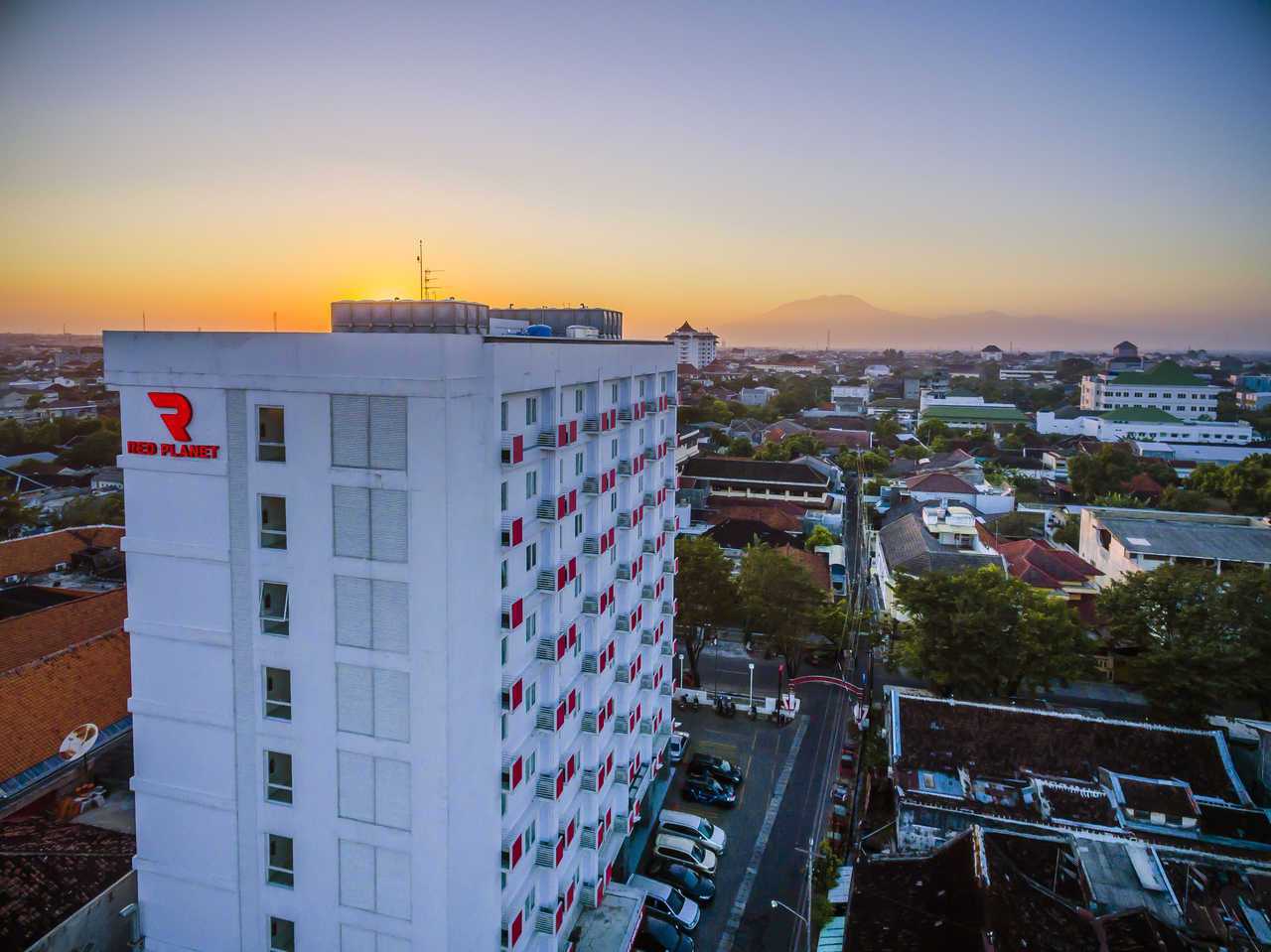 Red Planet Solo - Solo | Surakarta โรงแรม