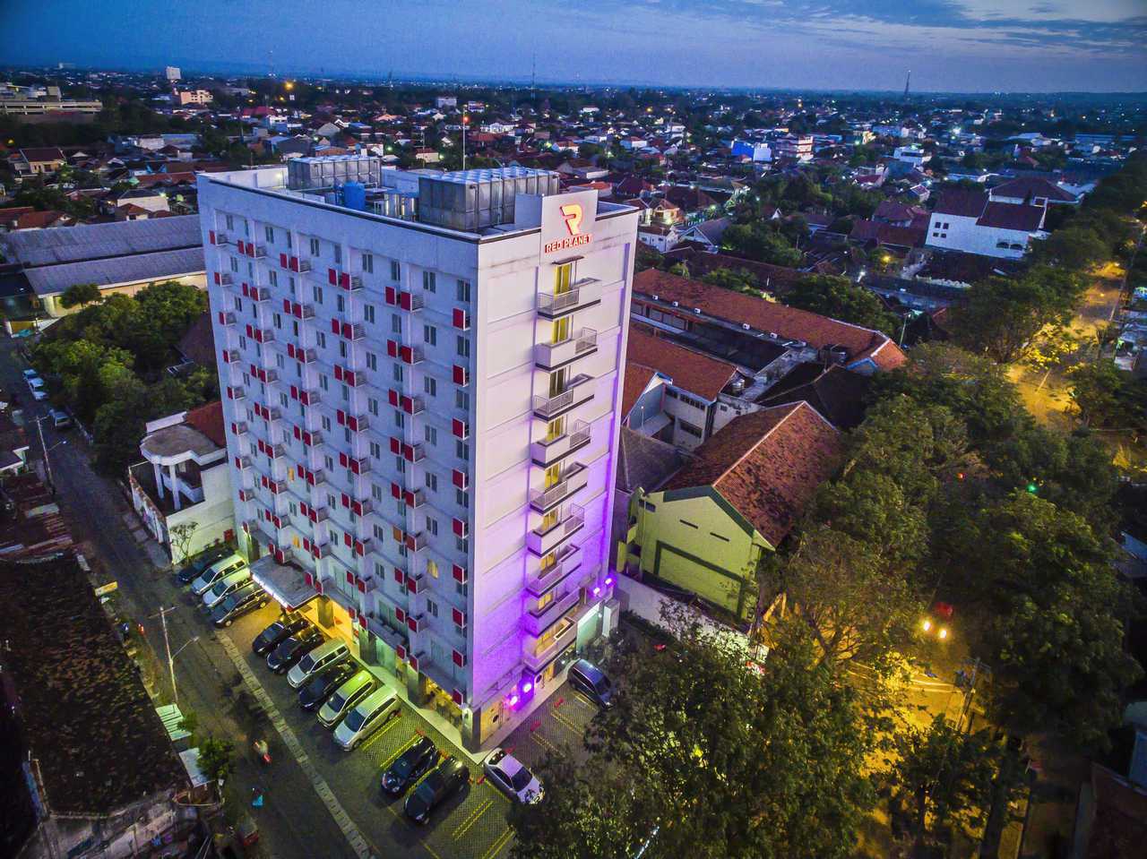Red Planet Solo - Solo | Surakarta โรงแรม
