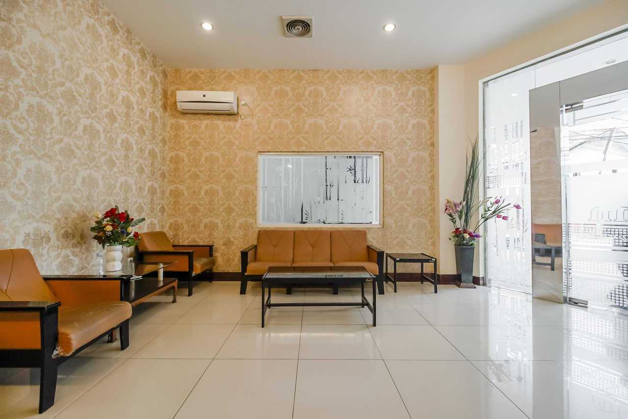 RedDoorz Plus @ Karebosi Area 2 - Makassar | Ujung Pandang hotel