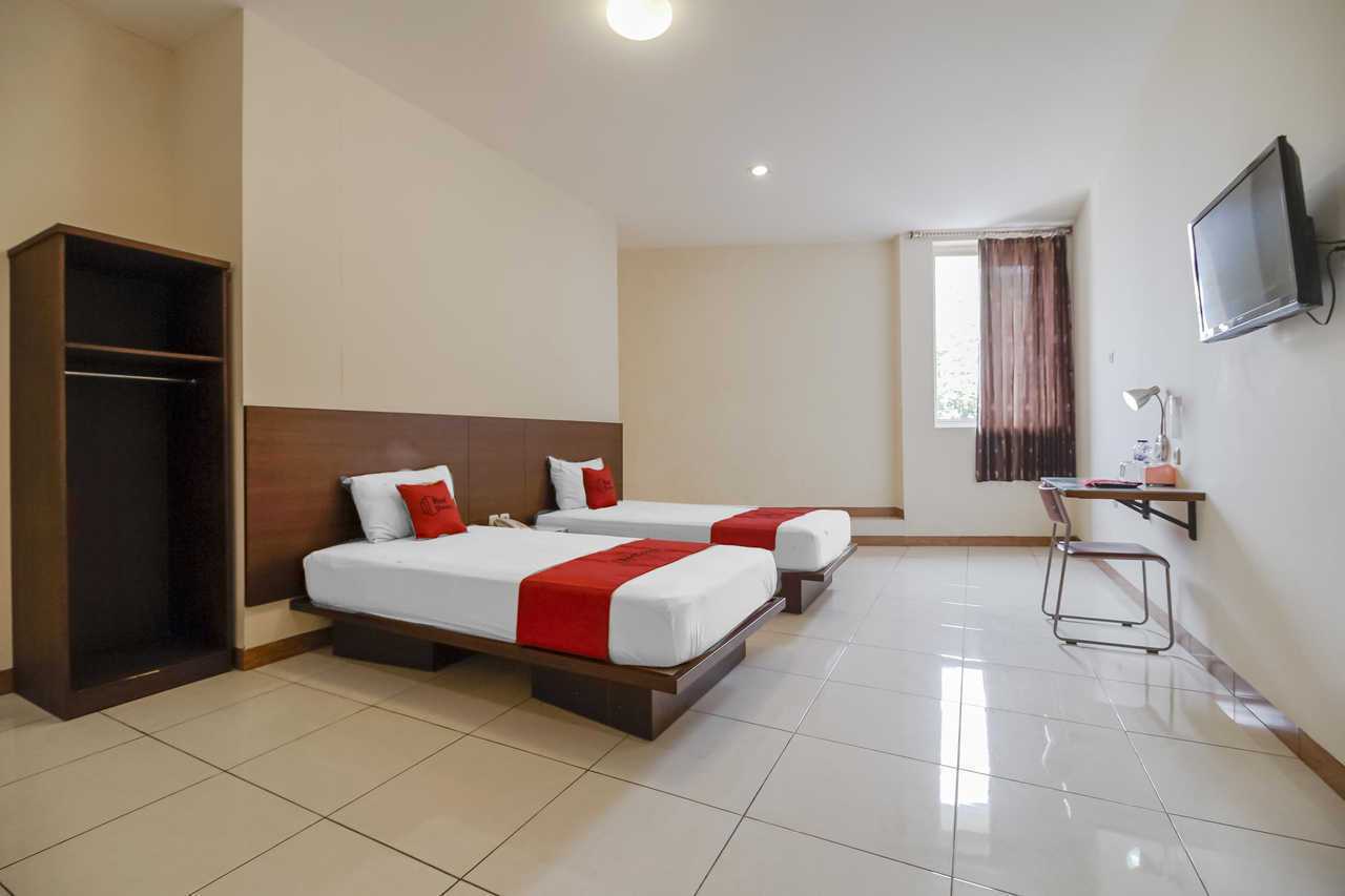 RedDoorz Plus @ Karebosi Area 2 - Makassar | Ujung Pandang hotel