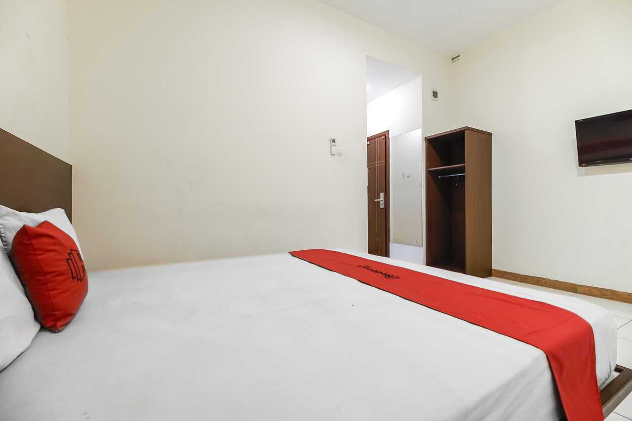RedDoorz Plus @ Karebosi Area 2 - Makassar | Ujung Pandang hotel