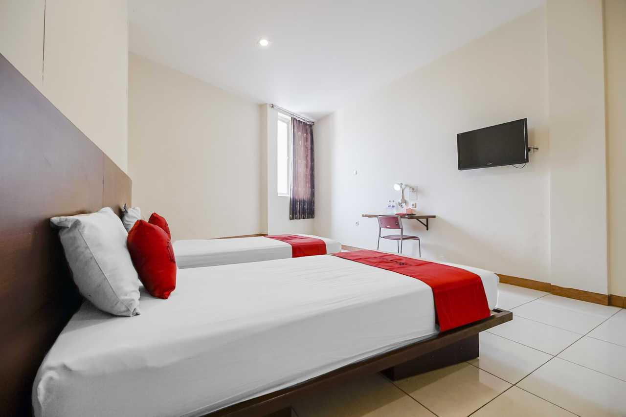 RedDoorz Plus @ Karebosi Area 2 - Makassar | Ujung Pandang hotel