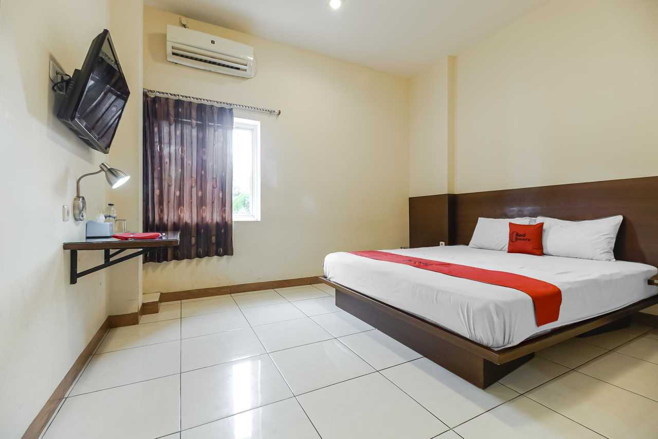 RedDoorz Plus @ Karebosi Area 2 - Makassar | Ujung Pandang hotel