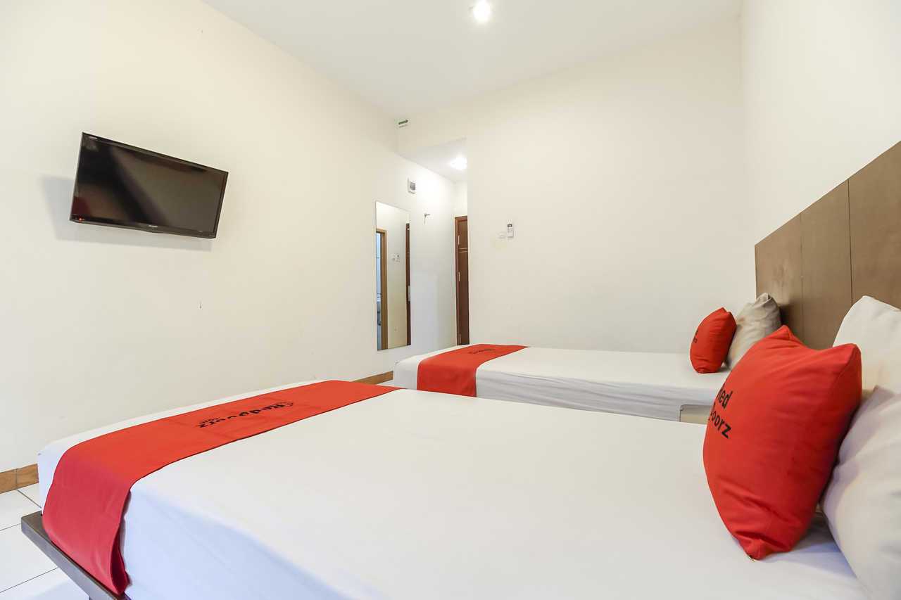 RedDoorz Plus @ Karebosi Area 2 - Makassar | Ujung Pandang hotel