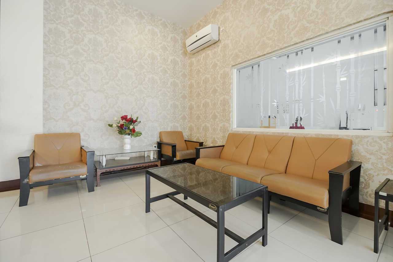 RedDoorz Plus @ Karebosi Area 2 - Makassar | Ujung Pandang hotel