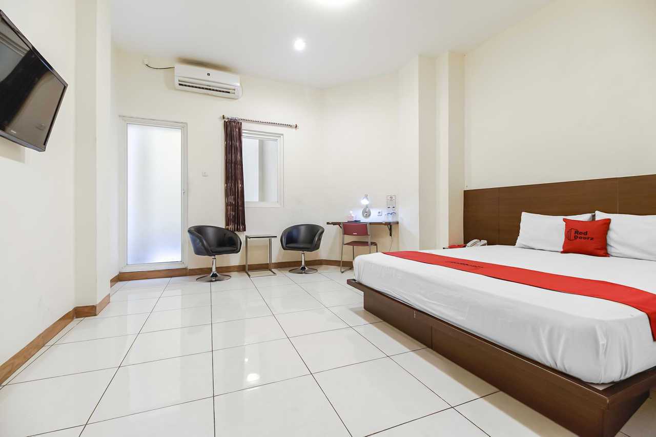 RedDoorz Plus @ Karebosi Area 2 - Makassar | Ujung Pandang hotel