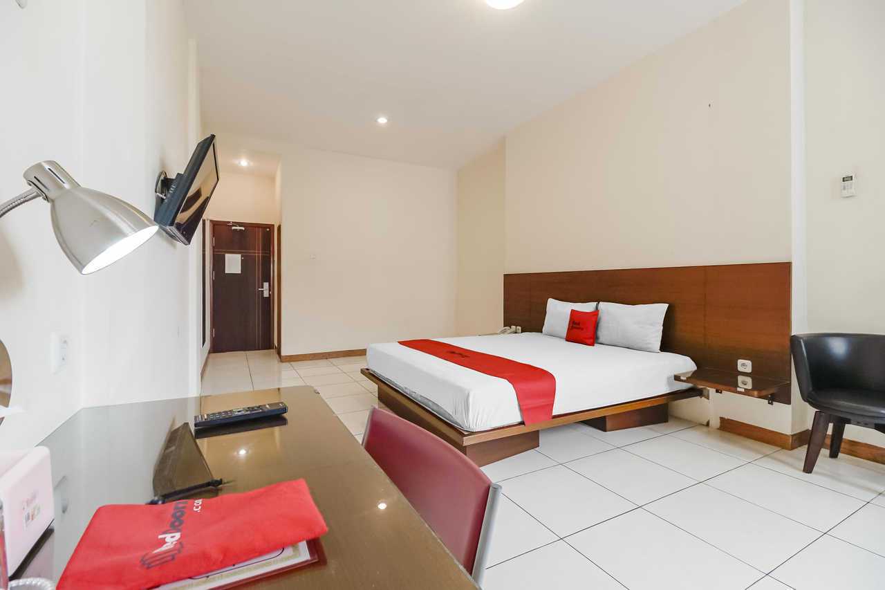RedDoorz Plus @ Karebosi Area 2 - Makassar | Ujung Pandang hotel