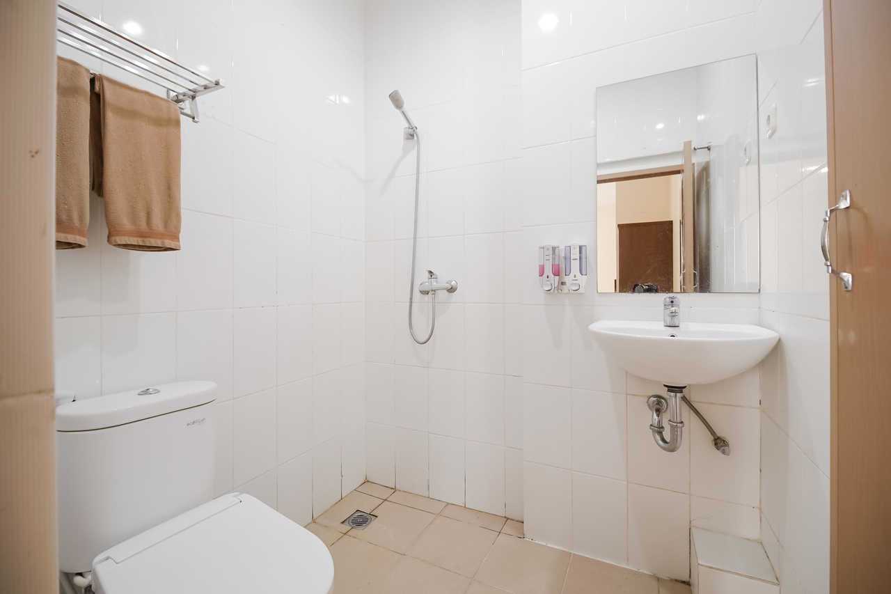 RedDoorz Plus @ Karebosi Area 2 - Makassar | Ujung Pandang hotel